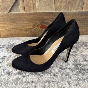 Diane von Furstenberg Black Suede Round Toe Pumps